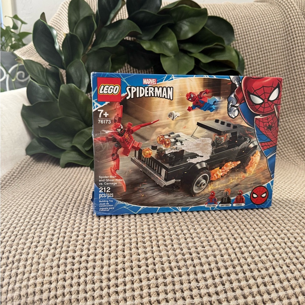 Lego Marvel Spider-Man Carnage Truck Getaway - Black & Red